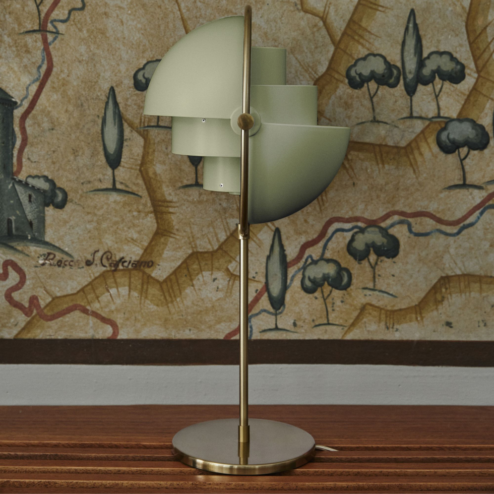 Lampa stołowa Multi-Lite Brass Base Desert Gubi