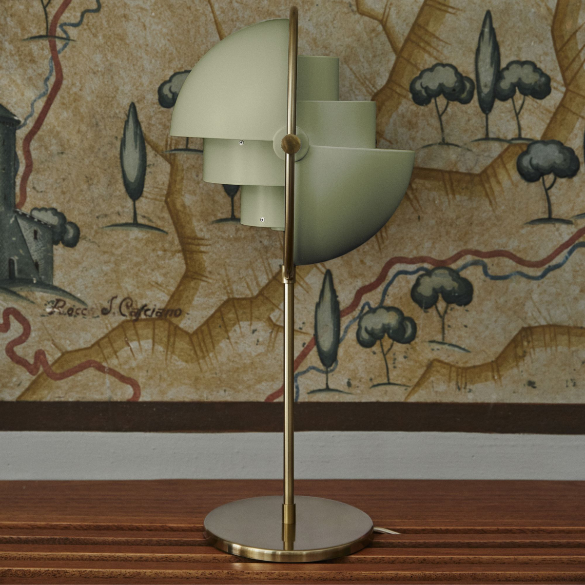 Lampa stołowa Multi-Lite Brass Base Desert Gubi