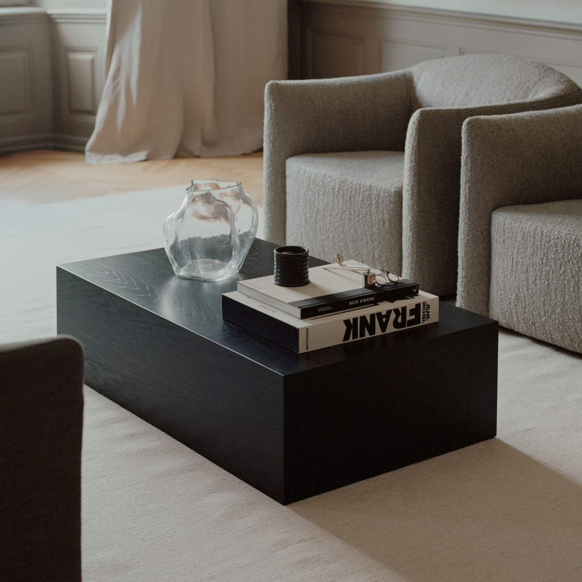 Stolik kawowy wysoki z szufladą Mass Czarny Dąb