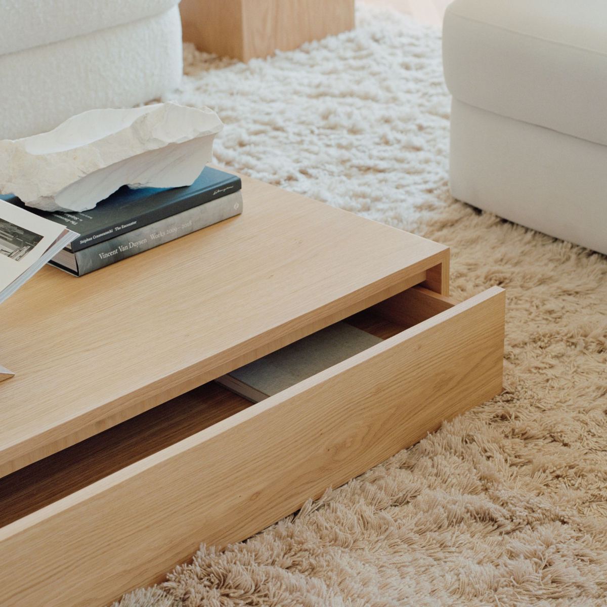 Stolik kawowy niski z szufladą Mass Dąb