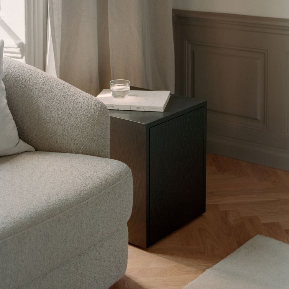 Stolik boczny z szufladą Mass Czarny Dąb