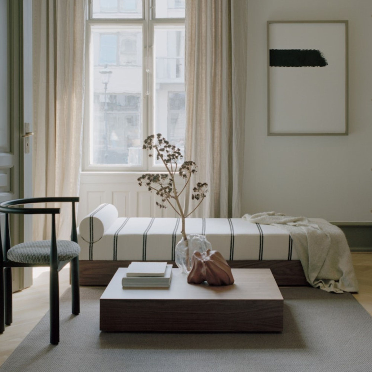 Stolik kawowy niski z szufladą Mass Orzech