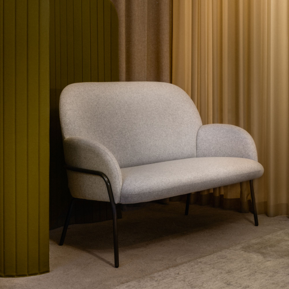 Utrzymana w stylu skandynawskim sofa Sling Fogia