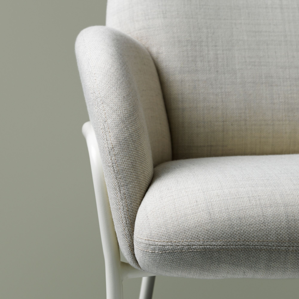 Utrzymana w stylu skandynawskim sofa Sling Fogia