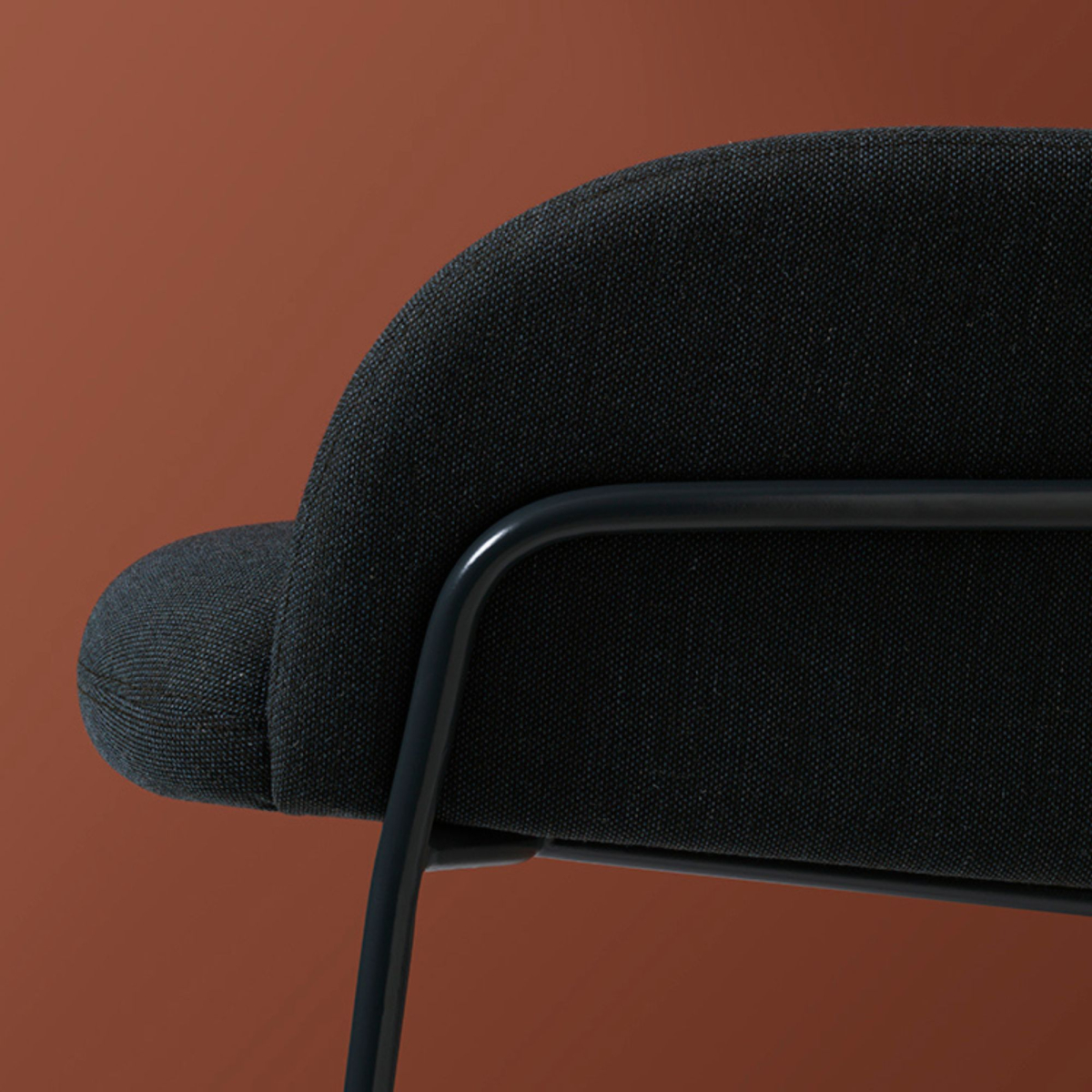Utrzymana w stylu skandynawskim sofa Sling Fogia