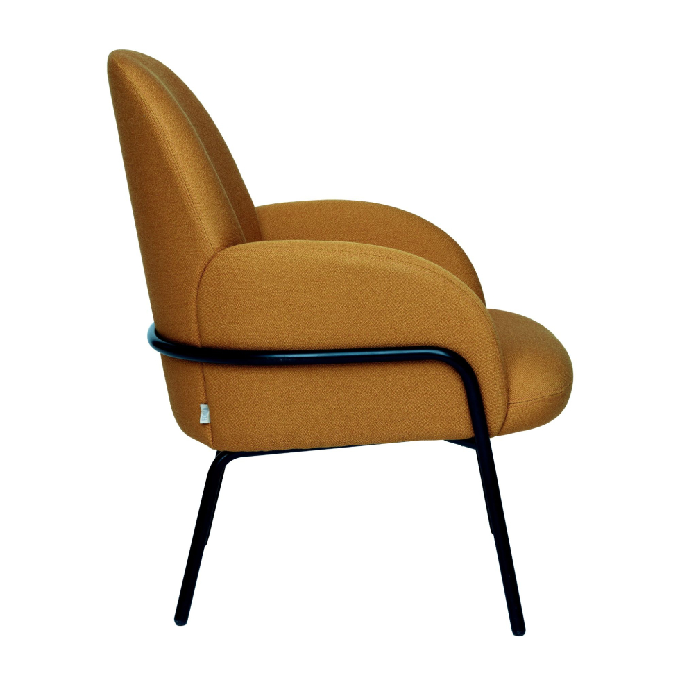 Utrzymany w skandynawskim stylu fotel Sling Fogia