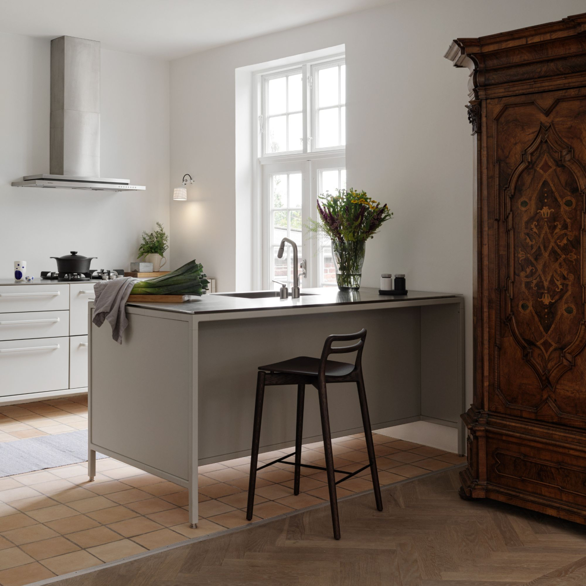 Krzesło barowe 484 Dark oak