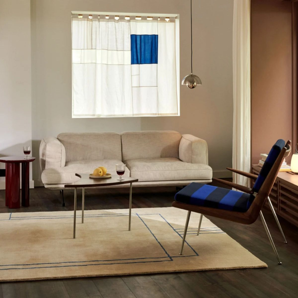 Sofa Inland 2 osobowa AV22 Clay 0011 + lampka przenośna VP9 Cobalt