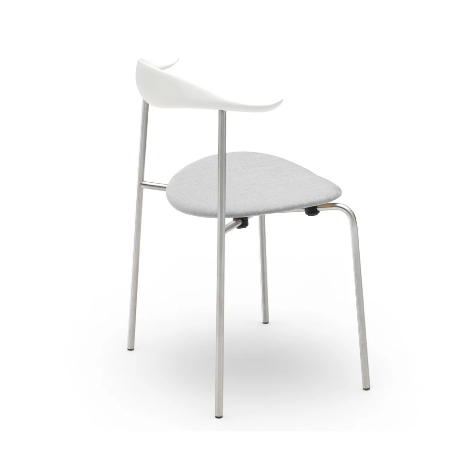 Białe krzesło CH88P Carl Hansen & Søn