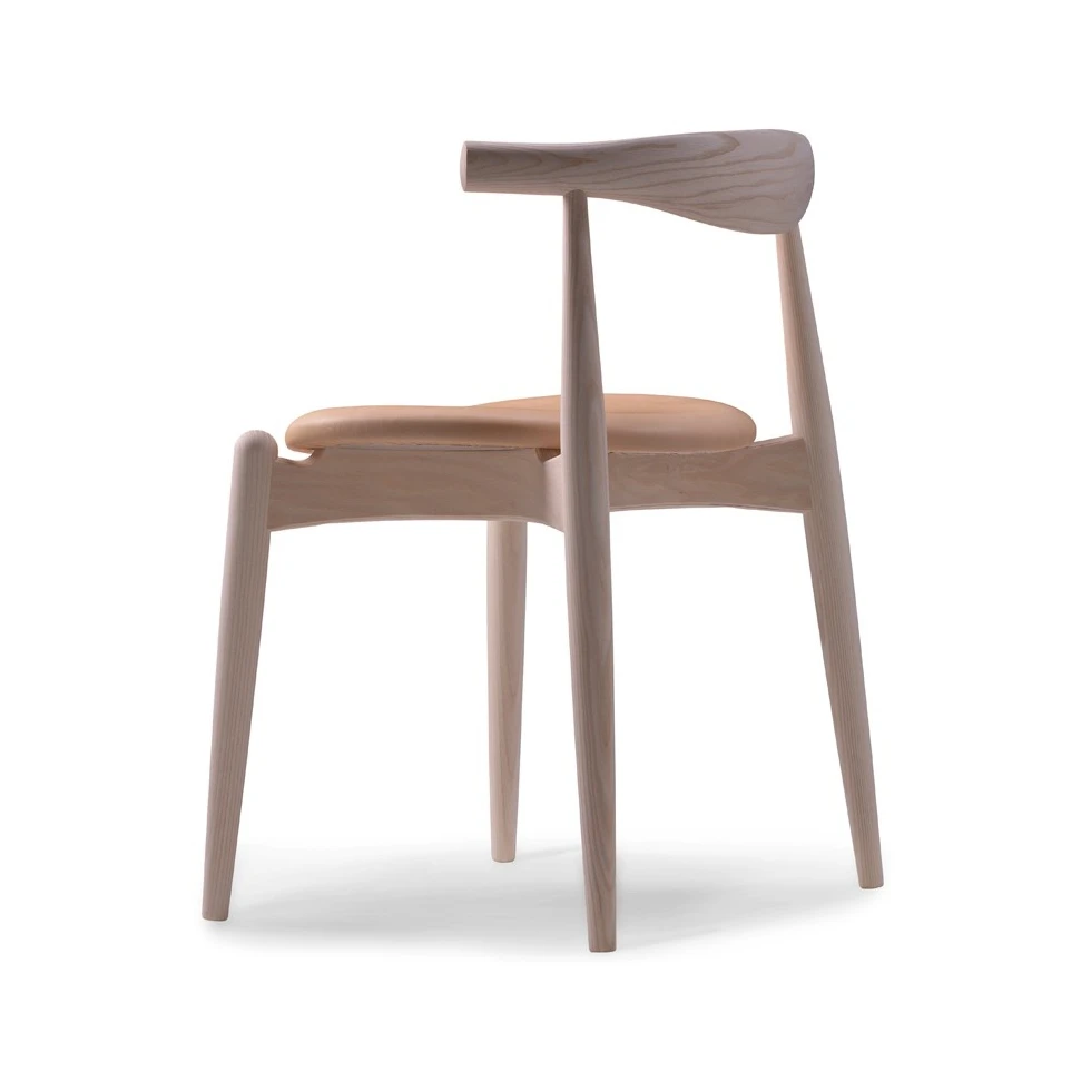 Dębowe krzesło Elbow CH20 z tapicerowanym siedziskiem - Carl Hansen & Søn