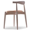Dębowe krzesło Elbow CH20 z tapicerowanym siedziskiem - Carl Hansen & Søn