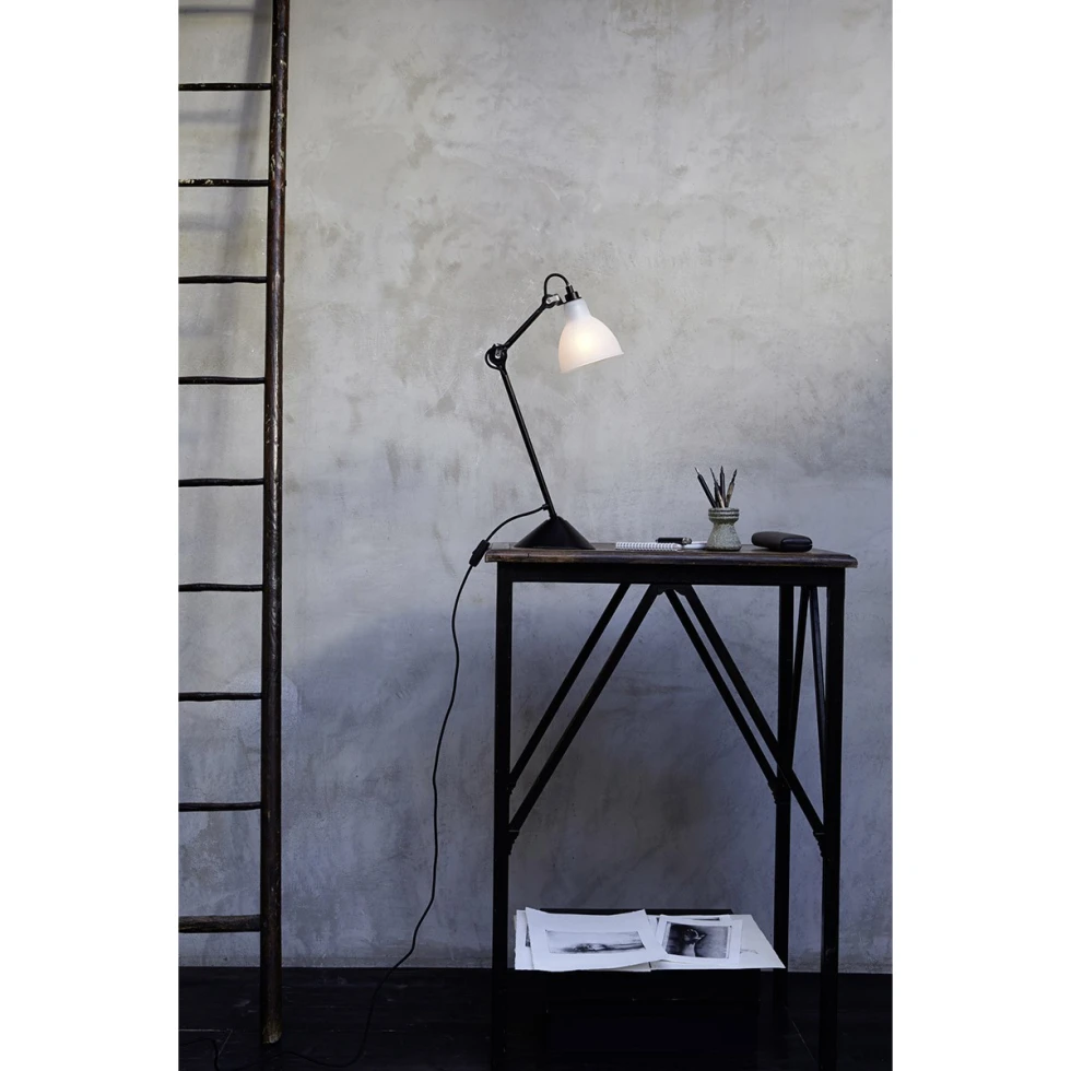 Nowoczesna lampa biurkowa 205 Black Satin Lampe Gras DCW Editions