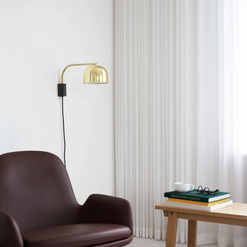 Doskonale doświetla i zdobi - lampa ścienna Grant 43 cm Normann Copenhagen