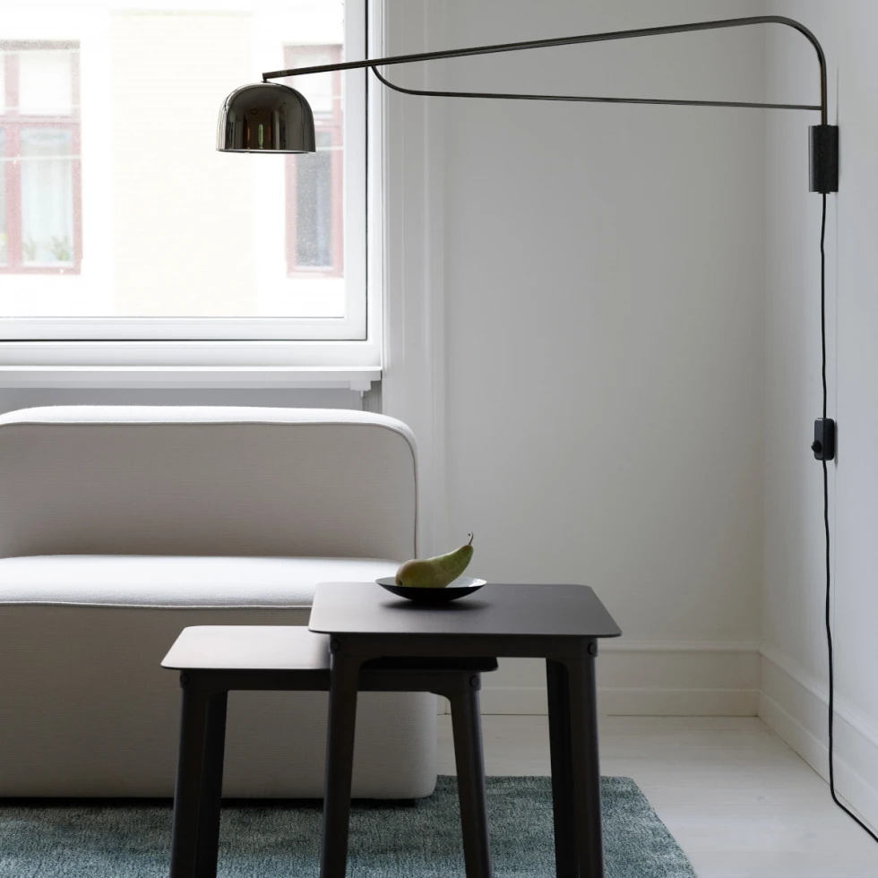 Lampa ścienna Grant 111 cm wyróżnia się długim funkcjonalnym ramieniem- Normann Copenhagen