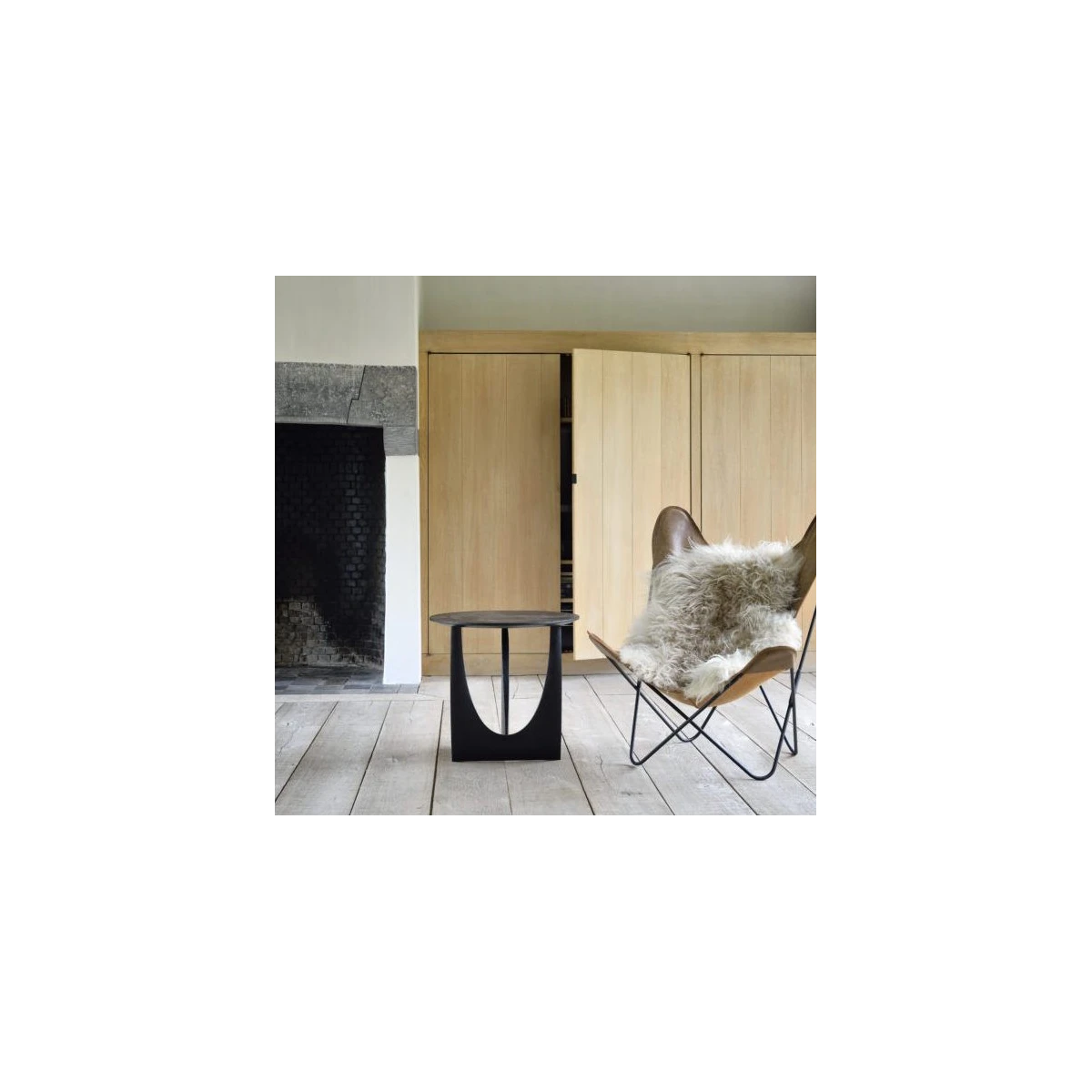 Geometric to wyjątkowa kolekcja mebli z drewna marki Ethnicraft