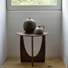 Piękny i solidnie wykonany stolik Geometric Teak brown varnished Ethnicraft