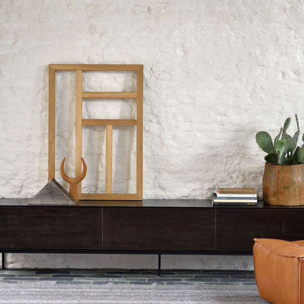 Ręcznie rzeźbiona szafka pod TV Grooves Teak 1 flip down Ethnicraft