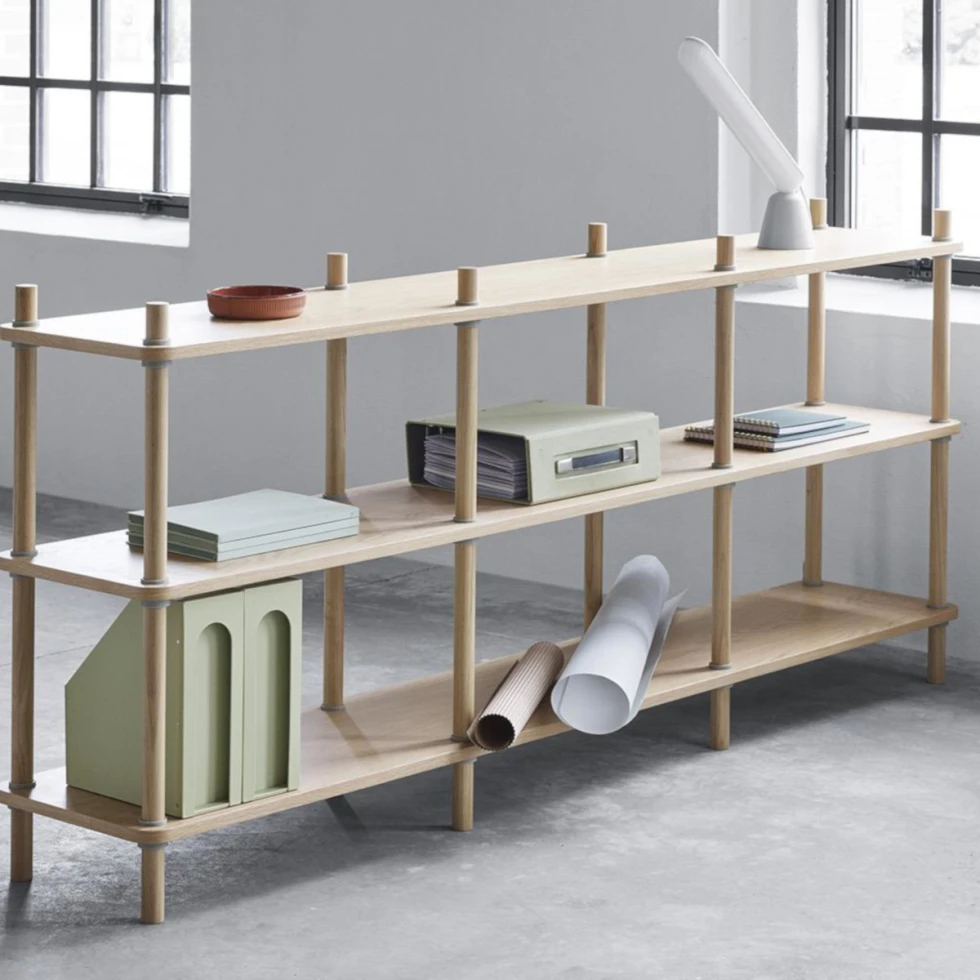 Pojemny regał Jam Bookcase 8 poles z dębu marki Normann Copenhagen