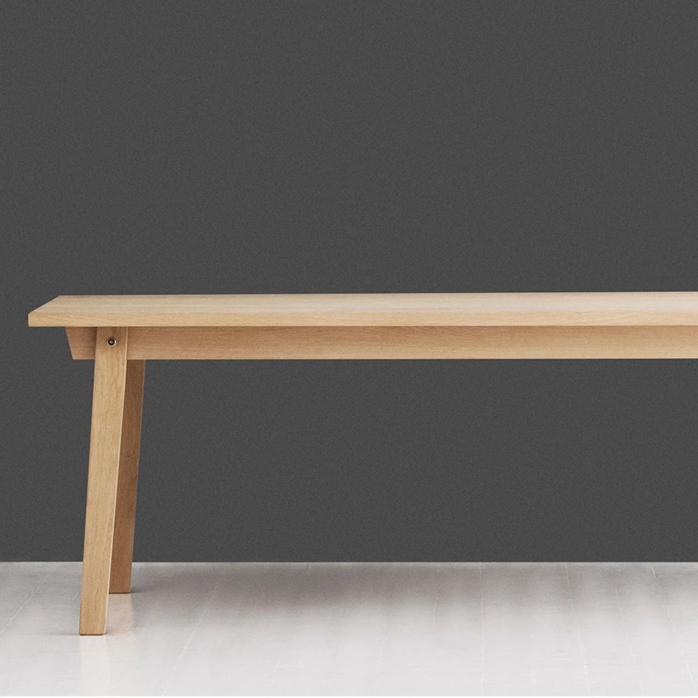 Minimalistyczny stolik kawowy Slice Vol.2 Oak Normann Copenhagen