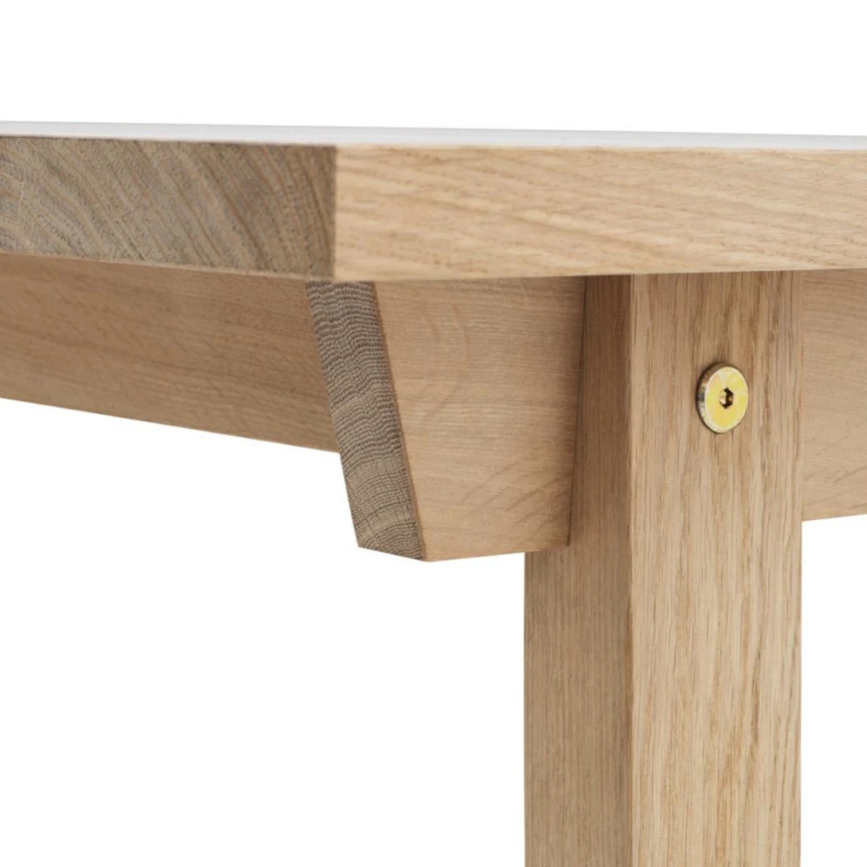 Solidnie wykonany stół Slice 90 x 300 Oak Normann Copenhagen