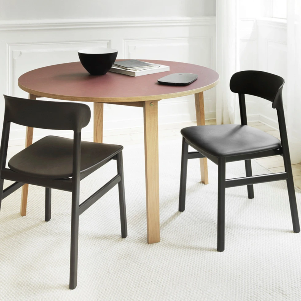 Eleganckie krzesło Herit Black Normann Copenhagen