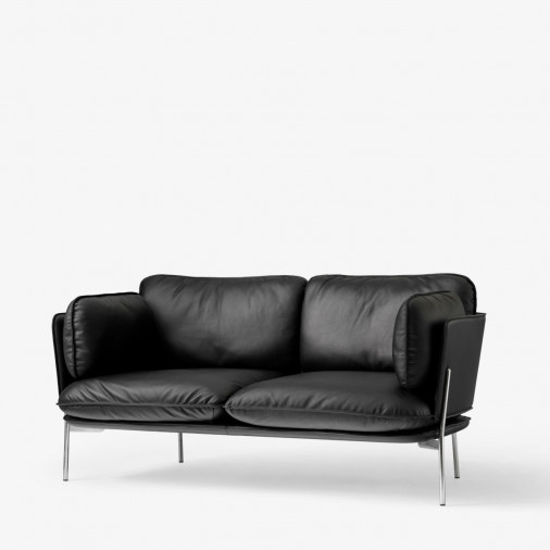 Tapicerowana czarną skórą sofa Cloud LN2 &Tradition