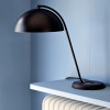 Doskonała do nowoczesnych wnętrz lampa stołowa Cloche Black/Black HAY