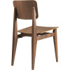 Krzesło C-Chair z orzecha amerykańskiego marki Gubi