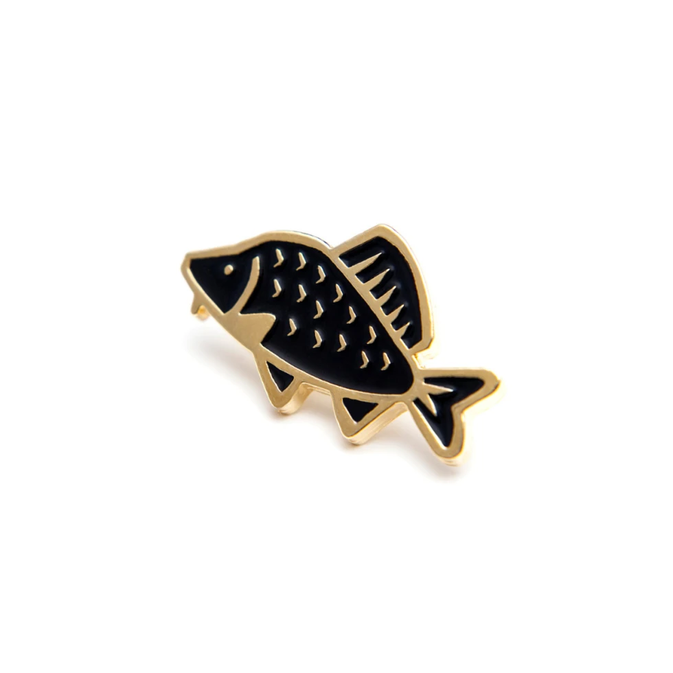 Pin karp czarny Marcelina Jarnuszkiewicz