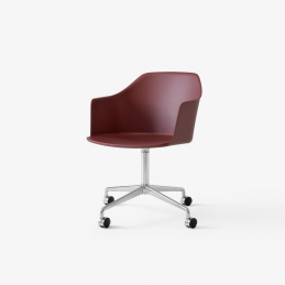 Bordowe krzesło obrotowe Rely HW48 &Tradition na aluminiowej podstawie