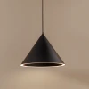 czarna lampa stożkowa Annular od Woud