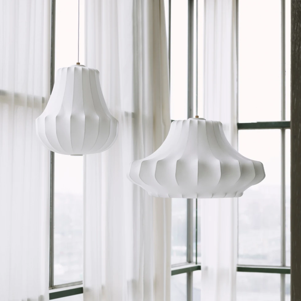 Lampa wisząca Phantom Normann Copenhagen w dwóch rozmiarach