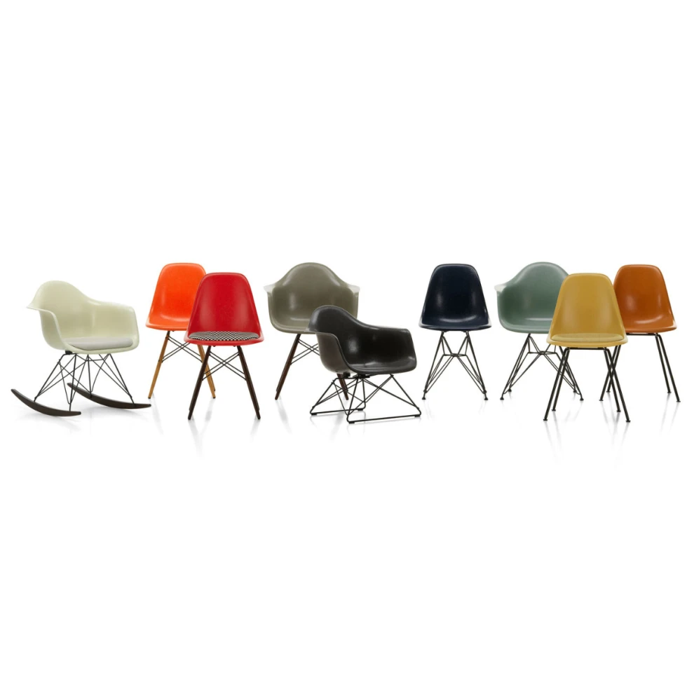 Wyprofilowane krzesło Eames Fiberglass Side Vitra