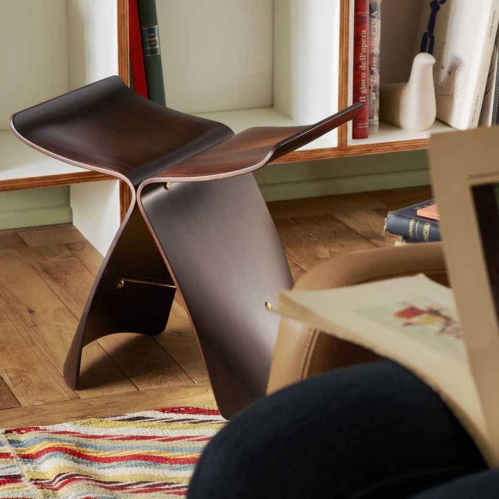 Drewniany stołek Butterfly Vitra