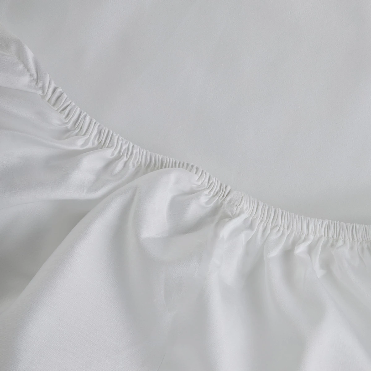 Prześcieradło z gumką Classic Satin White NAP