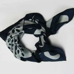 Apaszka jedwabna Mini Foulard Peace and Love Marine Navy Les Belles Vagabondes