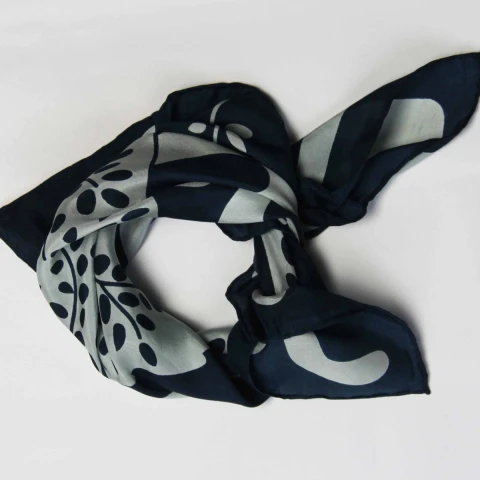 Apaszka jedwabna Mini Foulard Peace and Love Marine Navy Les Belles Vagabondes