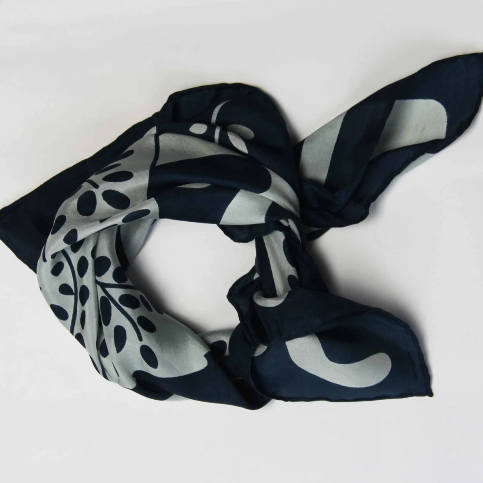 Apaszka jedwabna Mini Foulard Peace and Love Marine Navy Les Belles Vagabondes