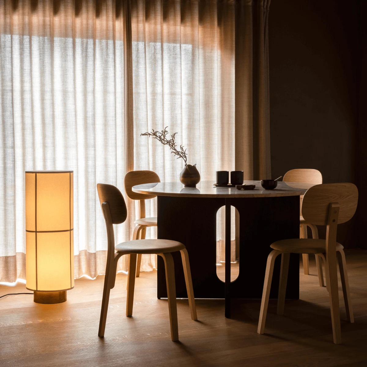 Lampa podłogowa Hashira