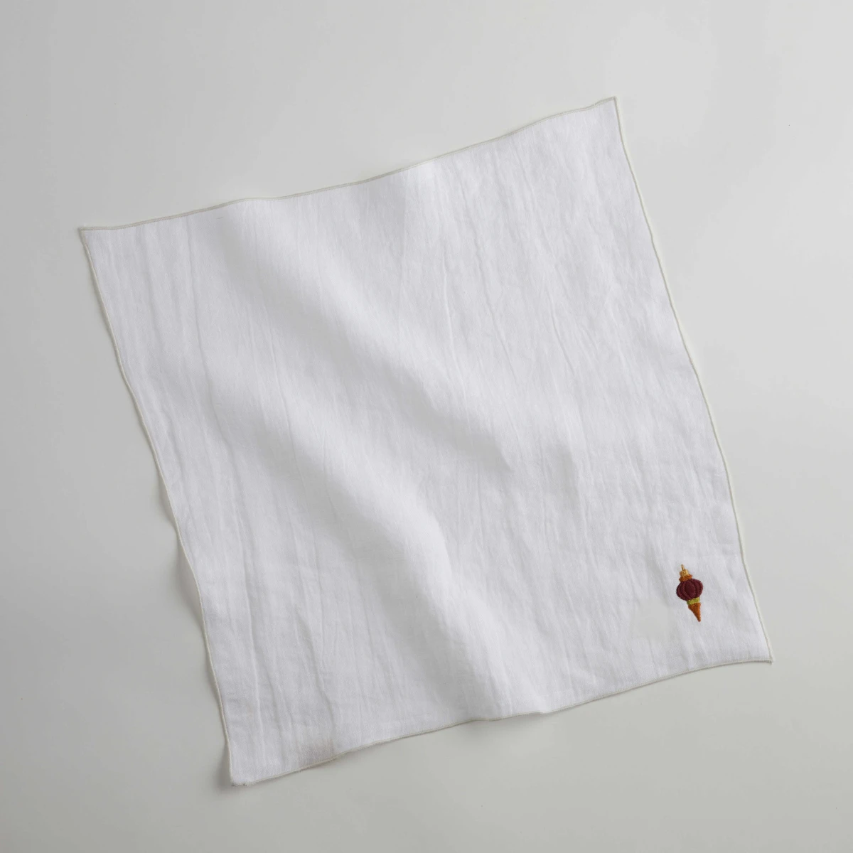 Serwetka biała z haftem bombka Bord 40x40