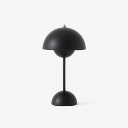 Czarna matowa lampa stołowa Flowerpot &Tradition