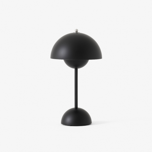 Czarna matowa lampa stołowa Flowerpot &Tradition