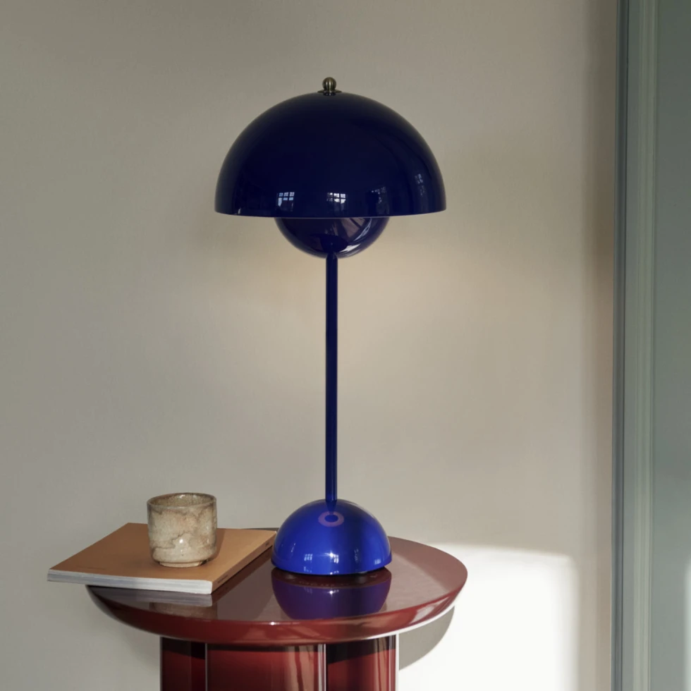 Lampa stołowa Flowerpot VP3 Cobalt Blue &Tradition