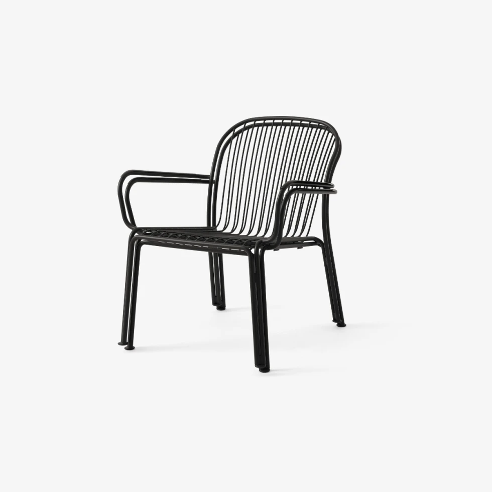 Fotel outdoorowy Thorvald SC101 Warm black &Tradition