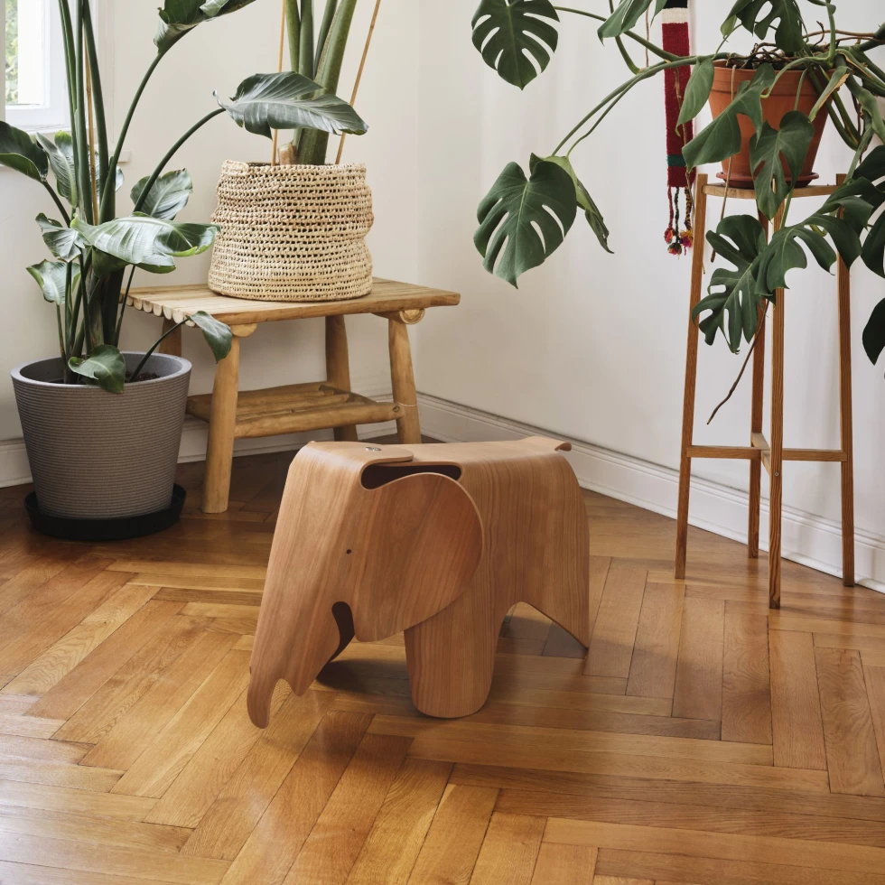 Figurka dekoracyjna Eames Elephant Plywood American Cherry Vitra